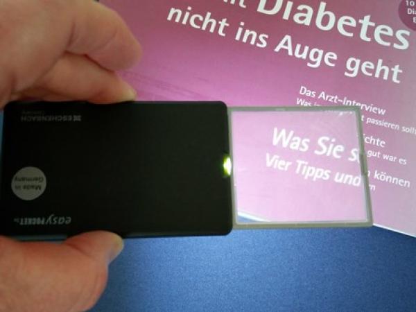 Lupe EasyPocket Eine beleuchteteTaschenlupe zum Herausschieben