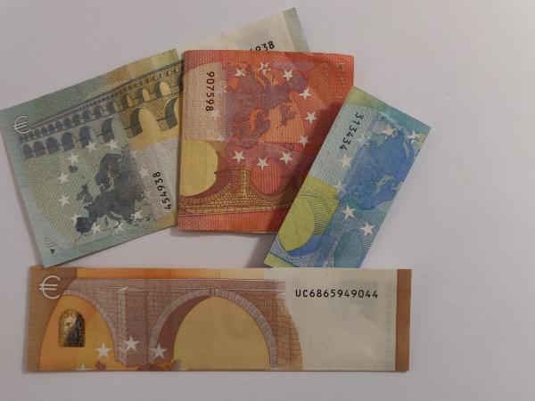 Geldscheine gefaltet Geldscheine unterscheiden