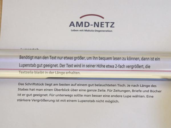 Lupenstab mit dem man beim Lesen einzelne Zeilen vergrößert