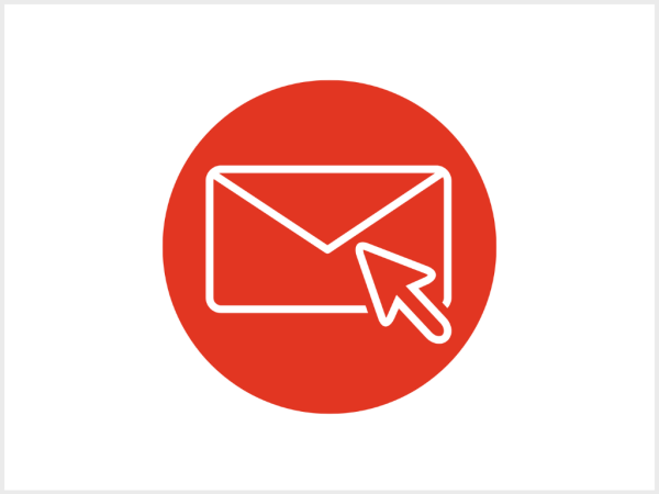 Icon weißer Briefumschlag auf orangefarbenem Rund